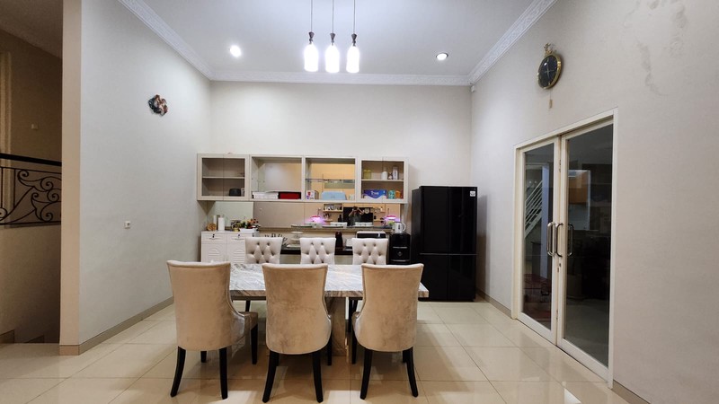 Jual RUmah 2.5 Lantai Villa Bukit Regensi III Pakuwon Indah Surabaya Barat