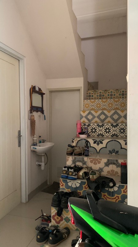 Rumah Minimalis Siap Huni Lokasi Strategis Ada Carport dan Pond @Ciledug