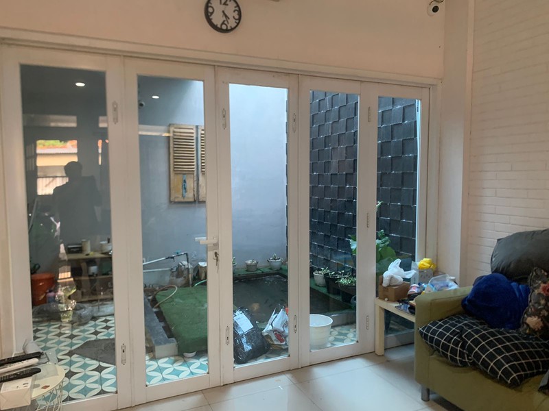 Rumah Minimalis Siap Huni Lokasi Strategis Ada Carport dan Pond @Ciledug