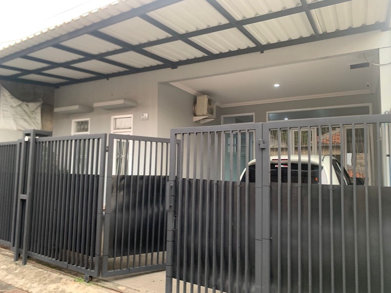 Rumah Minimalis Siap Huni Lokasi Strategis Ada Carport dan Pond @Ciledug