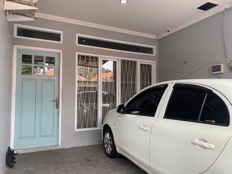 Rumah Minimalis Siap Huni Lokasi Strategis Ada Carport dan Pond @Ciledug