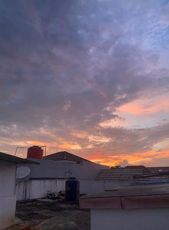 Rumah Minimalis Siap Huni Lokasi Strategis Ada Carport dan Pond @Ciledug