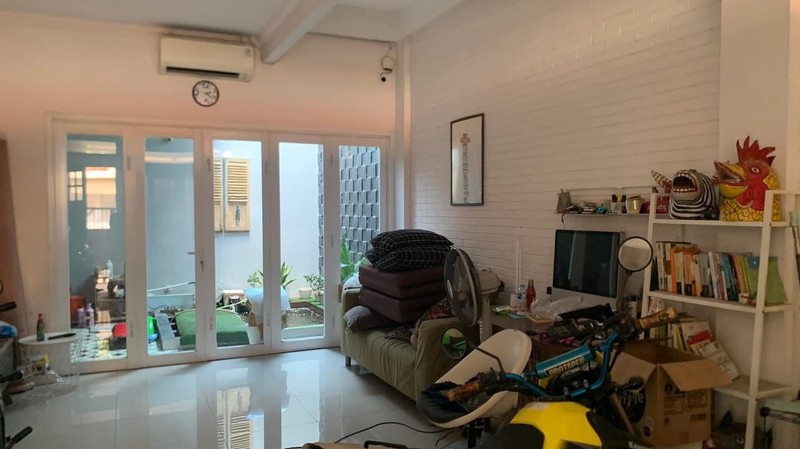 Rumah Minimalis Siap Huni Lokasi Strategis Ada Carport dan Pond @Ciledug