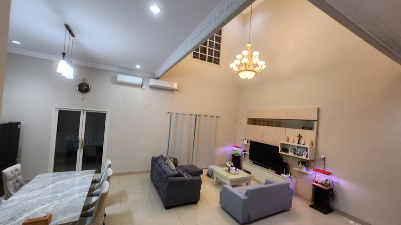 Jual Rumah Villa Bukit Regensi VBR III Pakuwon Indah Surabaya Barat 