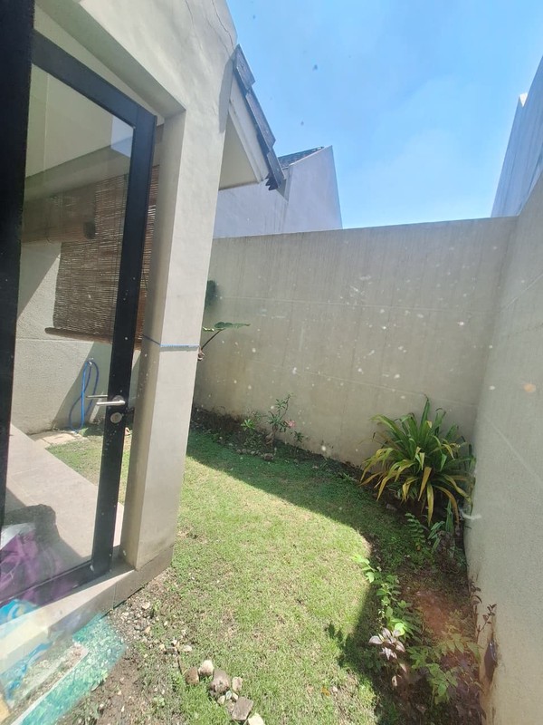 Dijual Rumah Minimalis - North West Lake