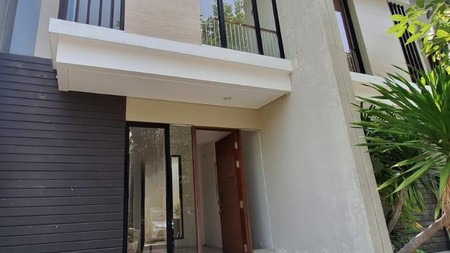 Dijual Rumah Minimalis - North West Lake