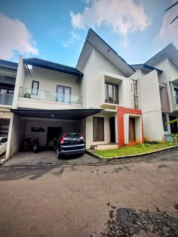 Dijual Cepat! Rumah SHM di Jakarta Selatan | 3+1 KT 3+1 KM | Carport 2 Mobil | Siap Huni