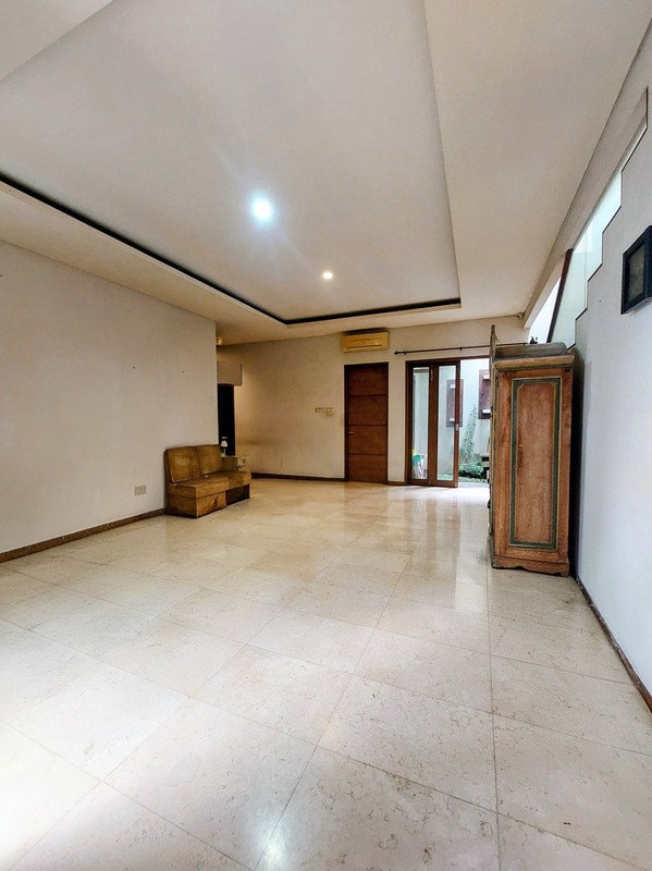 Dijual Cepat! Rumah SHM di Jakarta Selatan | 3+1 KT 3+1 KM | Carport 2 Mobil | Siap Huni