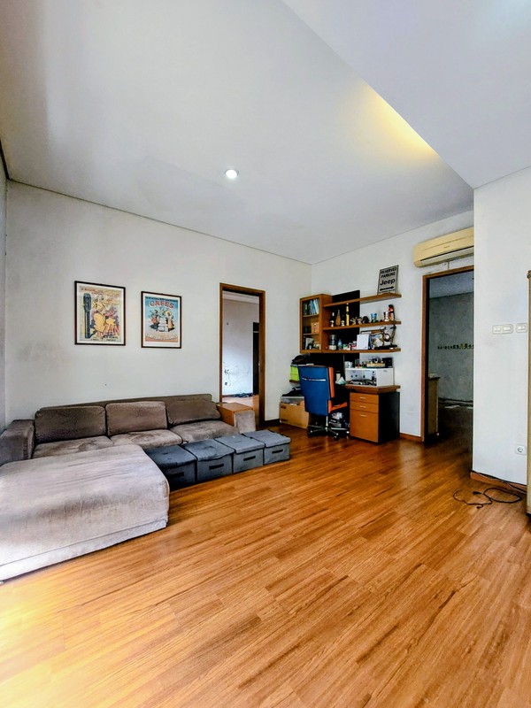 Dijual Cepat! Rumah SHM di Jakarta Selatan | 3+1 KT 3+1 KM | Carport 2 Mobil | Siap Huni