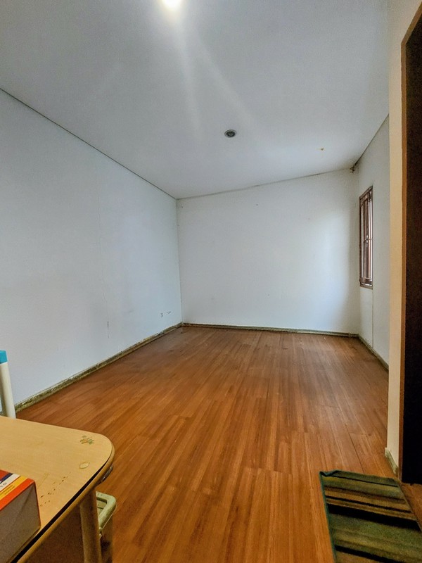 Dijual Cepat! Rumah SHM di Jakarta Selatan | 3+1 KT 3+1 KM | Carport 2 Mobil | Siap Huni