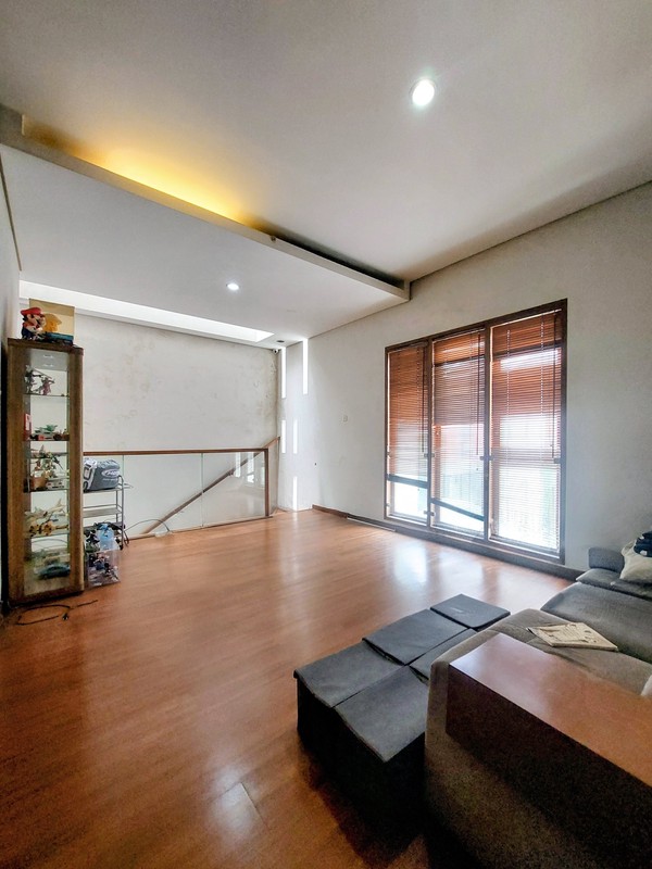 Dijual Cepat! Rumah SHM di Jakarta Selatan | 3+1 KT 3+1 KM | Carport 2 Mobil | Siap Huni