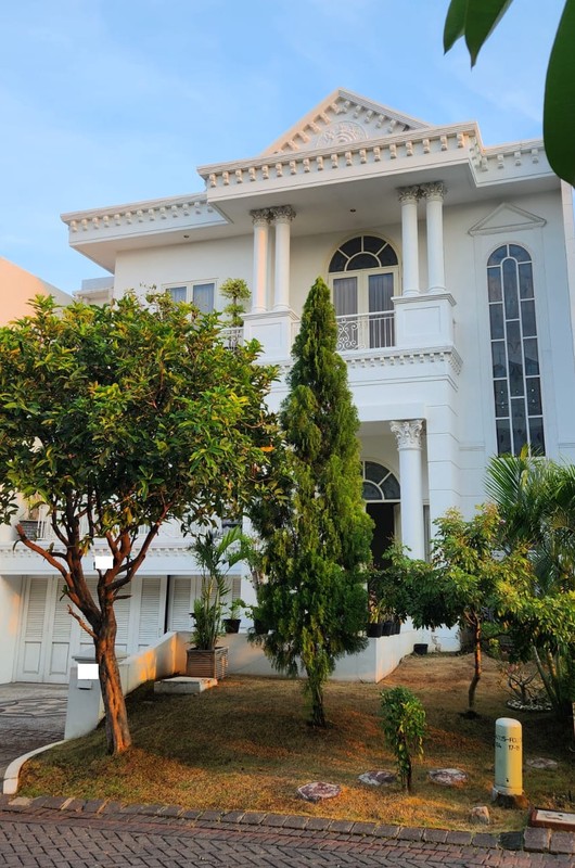 Jual Rumah Cantik Villa Bukit Regensi VBR III Pakuwon Indah Surabaya Barat