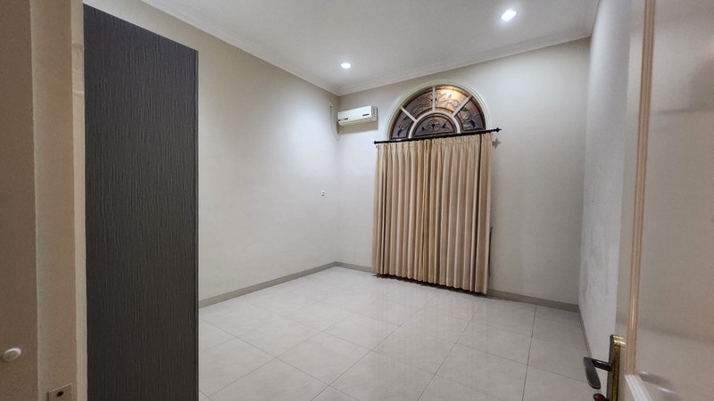 Jual Rumah Cantik Villa Bukit Regensi VBR III Pakuwon Indah Surabaya Barat