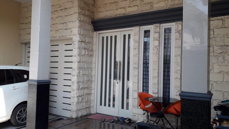 Rumah SHM Nginden Intan Surabaya LT 210 m²