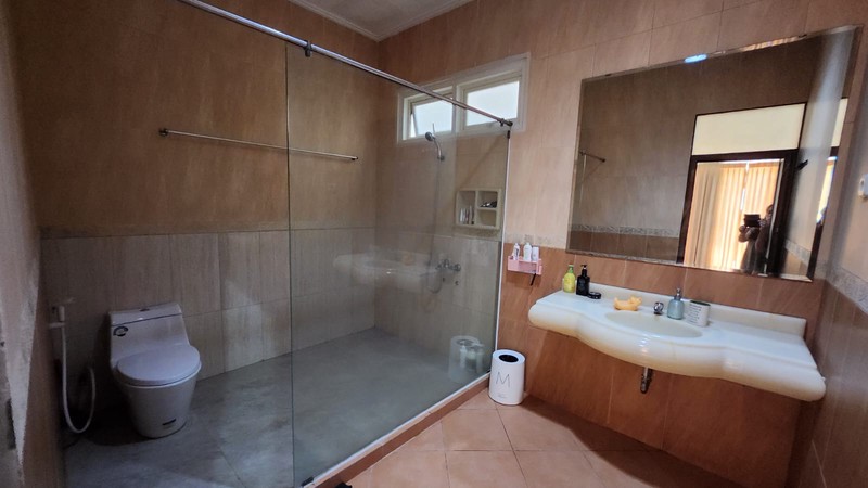 Jual Rumah Villa Bukit Regensi VBR III Pakuwon Indah Surabaya Barat