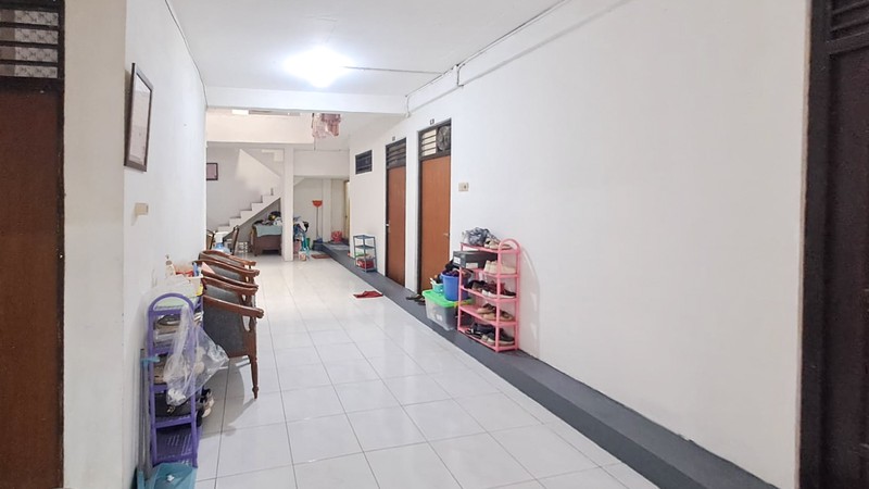 Rumah Kost Bergaya Klasik Yang Berlokasi Sangat Strategis Di Kebon Kacang, Tanah Abang, Jakarta Pusat