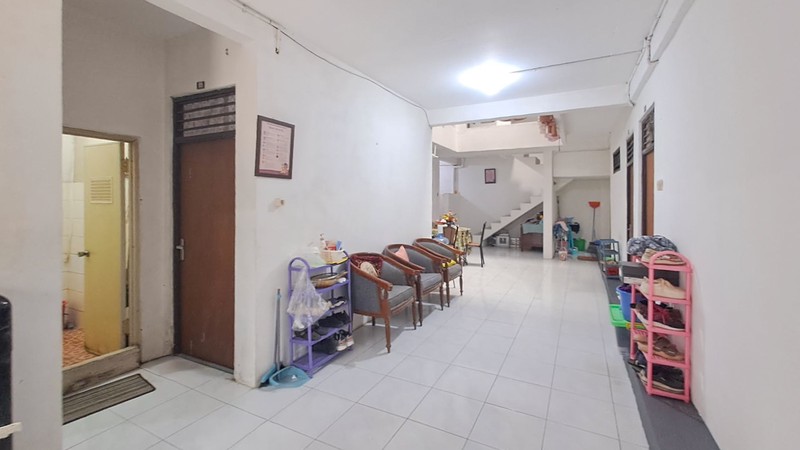 Rumah Kost Bergaya Klasik Yang Berlokasi Sangat Strategis Di Kebon Kacang, Tanah Abang, Jakarta Pusat