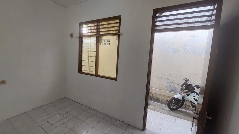 Rumah dan Kontrakan 10 Unit di daerah Jakasampurna, Bekasi Barat. Cocok untuk Bisnis Jangka Panjang.