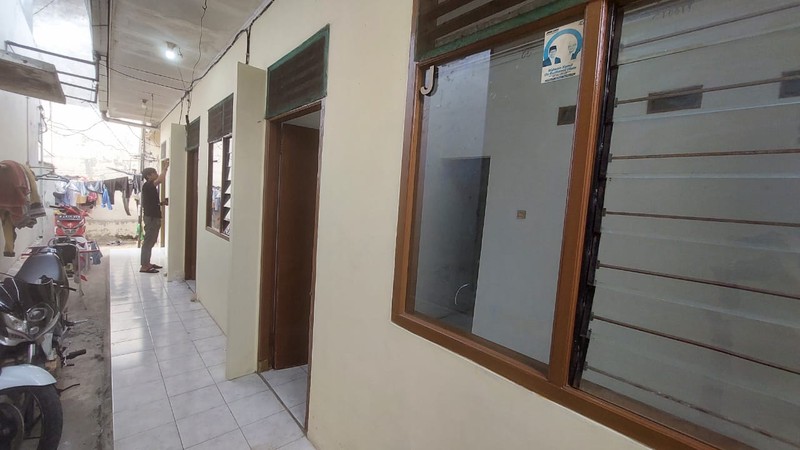 Rumah dan Kontrakan 10 Unit di daerah Jakasampurna, Bekasi Barat. Cocok untuk Bisnis Jangka Panjang.