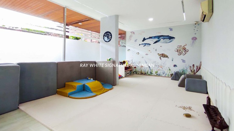 Rumah Mewah di Komplek Peruri Dekat Kawasan Premium Permata Hijau