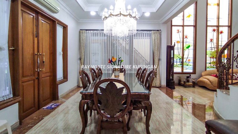 Rumah Mewah di Komplek Peruri Dekat Kawasan Premium Permata Hijau