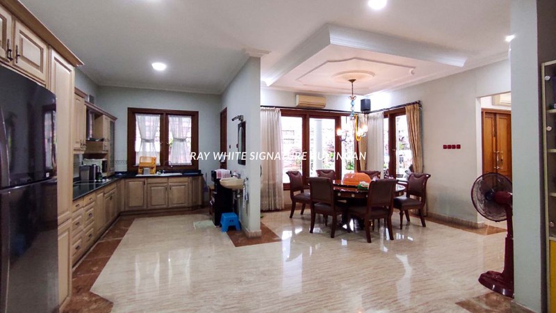 Rumah Mewah di Komplek Peruri Dekat Kawasan Premium Permata Hijau