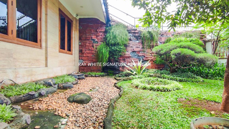 Rumah Mewah di Komplek Peruri Dekat Kawasan Premium Permata Hijau