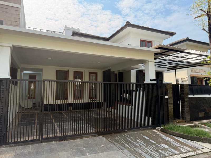 Rumah 5+1 Kamar di Menteng Utama Bintaro - LT 211 m² Lokasi Strategis