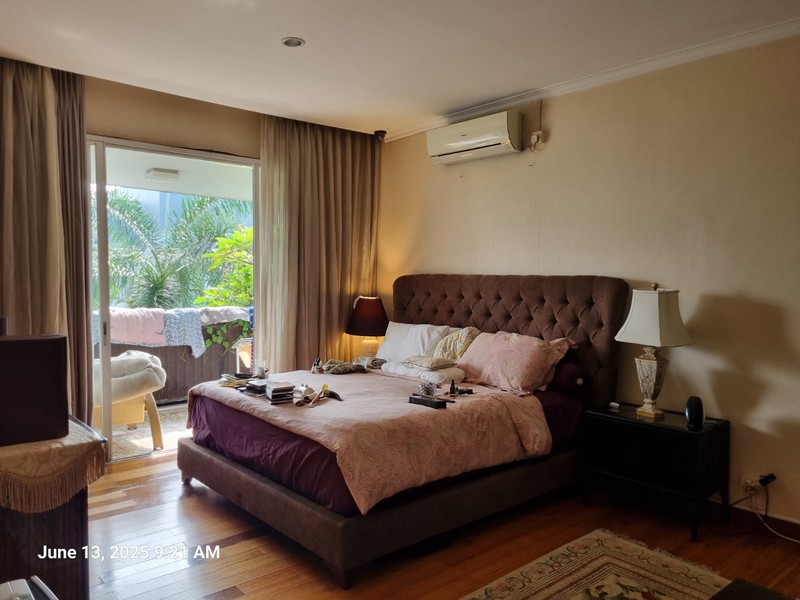 Rumah Mewah dengan Pool Kebayoran Heights Bintaro - LT 340 m²