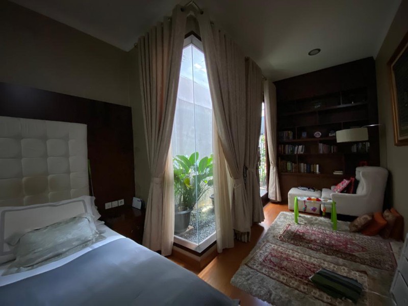 Rumah MEWAH, Siap Huni, dan Hunian Nyaman di Taman Senayan, Bintaro Sektor 9.