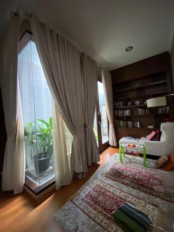 Rumah MEWAH, Siap Huni, dan Hunian Nyaman di Taman Senayan, Bintaro Sektor 9.