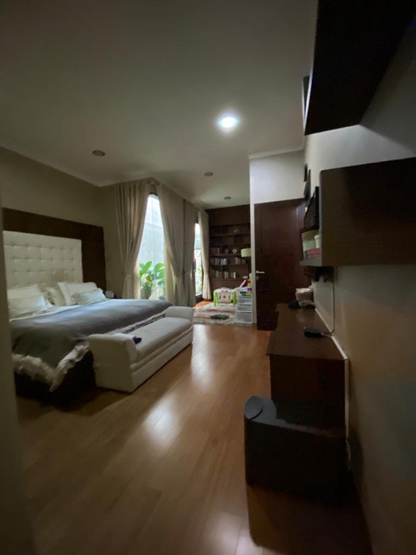 Rumah MEWAH, Siap Huni, dan Hunian Nyaman di Taman Senayan, Bintaro Sektor 9.