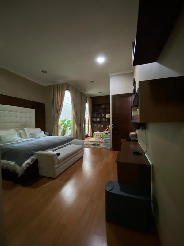 Rumah MEWAH, Siap Huni, dan Hunian Nyaman di Taman Senayan, Bintaro Sektor 9.