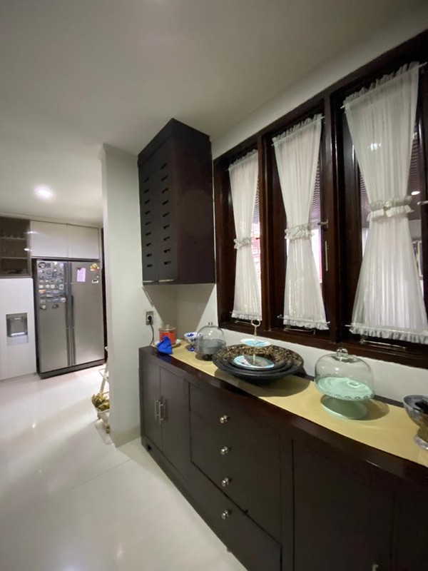 Rumah MEWAH, Siap Huni, dan Hunian Nyaman di Taman Senayan, Bintaro Sektor 9.