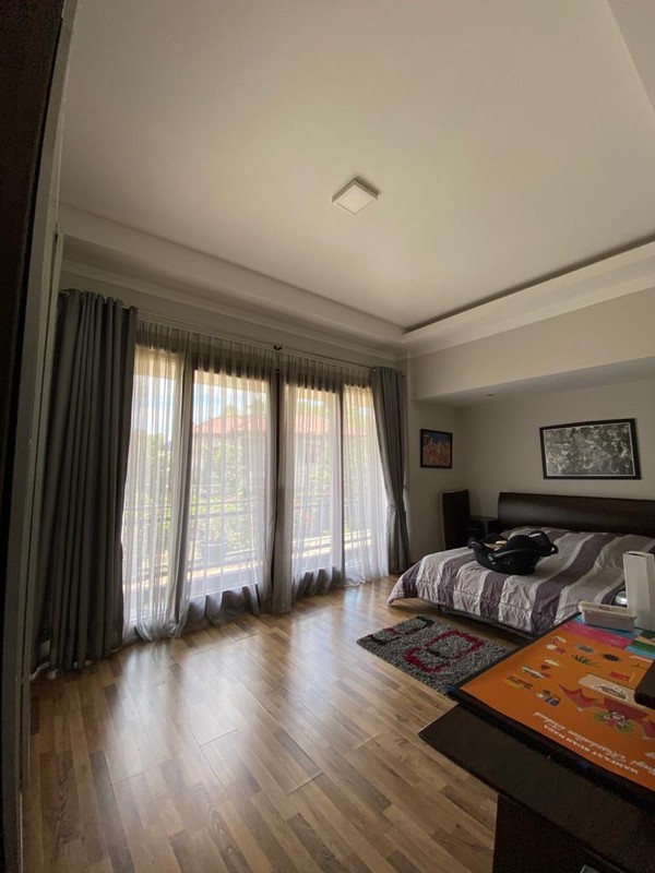 Rumah MEWAH, Siap Huni, dan Hunian Nyaman di Taman Senayan, Bintaro Sektor 9.