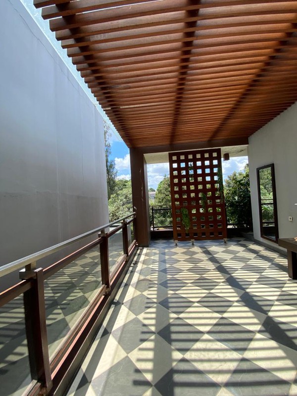 Rumah MEWAH, Siap Huni, dan Hunian Nyaman di Taman Senayan, Bintaro Sektor 9.