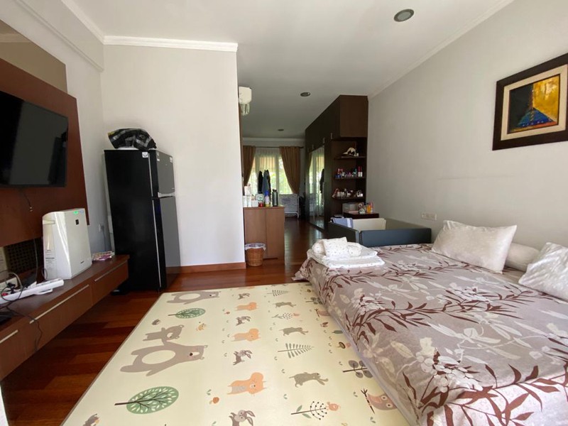 Rumah MEWAH, Siap Huni, dan Hunian Nyaman di Taman Senayan, Bintaro Sektor 9.