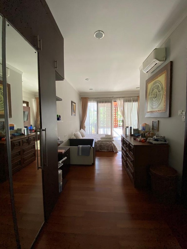 Rumah MEWAH, Siap Huni, dan Hunian Nyaman di Taman Senayan, Bintaro Sektor 9.