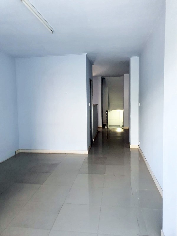 Ruko di Raya Diponegoro Surabaya Pusat, 4 Lantai, Strategis, Siap Pakai