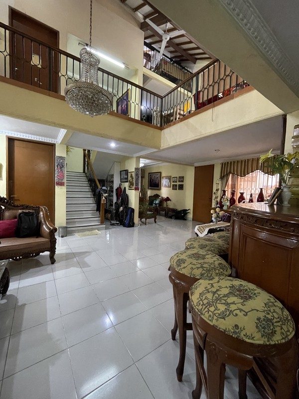 Dijual Rumah Hook 2 Lantai di Anggrek Rosliana Kemanggisan 