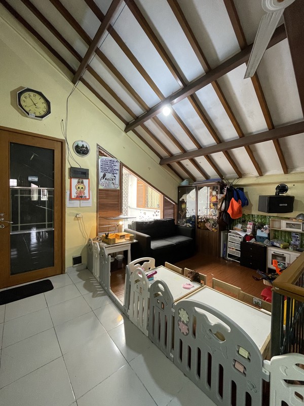 Dijual Rumah Hook 2 Lantai di Anggrek Rosliana Kemanggisan 