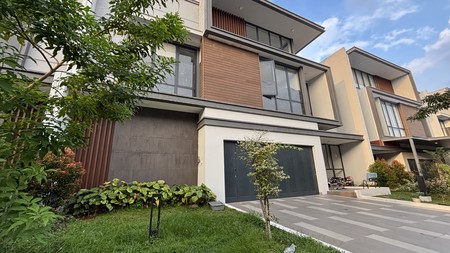  Rumah Atherton 3 Lantai di Kota Wisata 