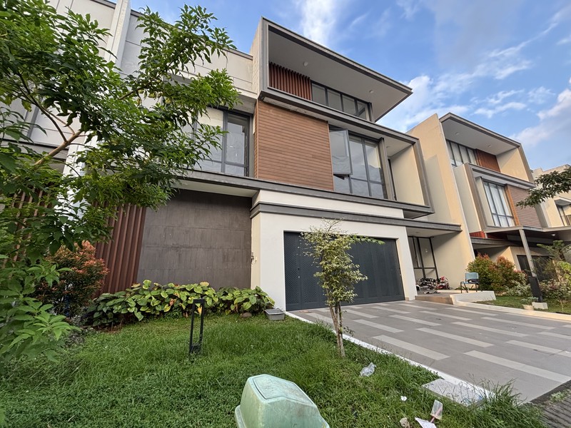  Rumah Atherton 3 Lantai di Kota Wisata 