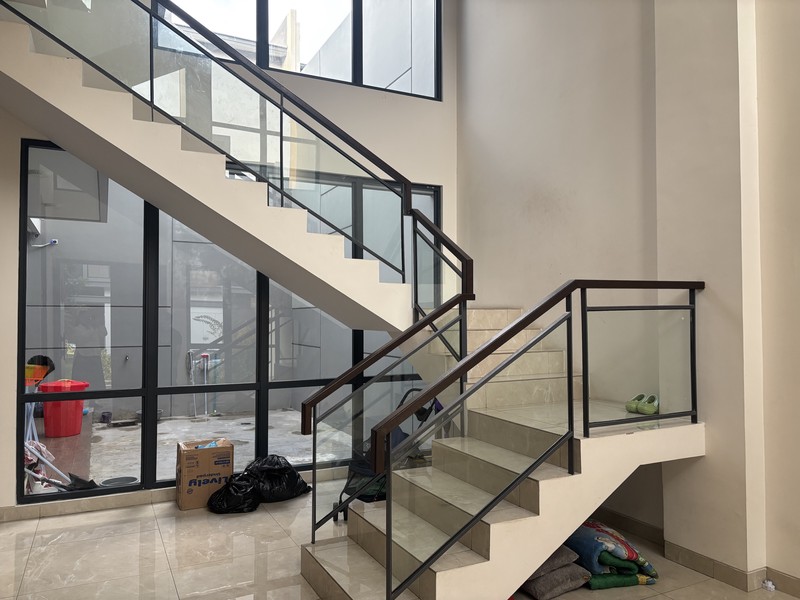  Rumah Atherton 3 Lantai di Kota Wisata 