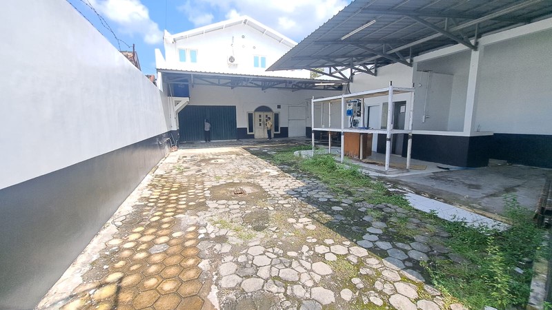 Disewakan Kantor/Gudang di Berbah Sleman Area Luas, Listrik Besar & Akses Mudah