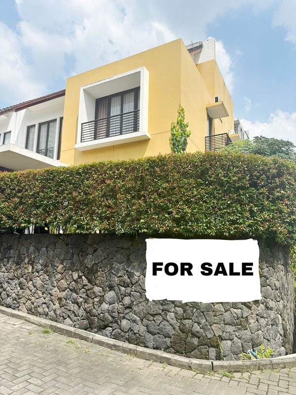 Rumah Sudut Semi Furnished 2 Setengah Lantai di Jl Veteran Raya, Bintaro, Pesanggrahan, Jaksel