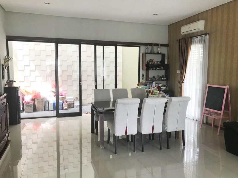 Rumah Sudut Semi Furnished 2 Setengah Lantai di Jl Veteran Raya, Bintaro, Pesanggrahan, Jaksel