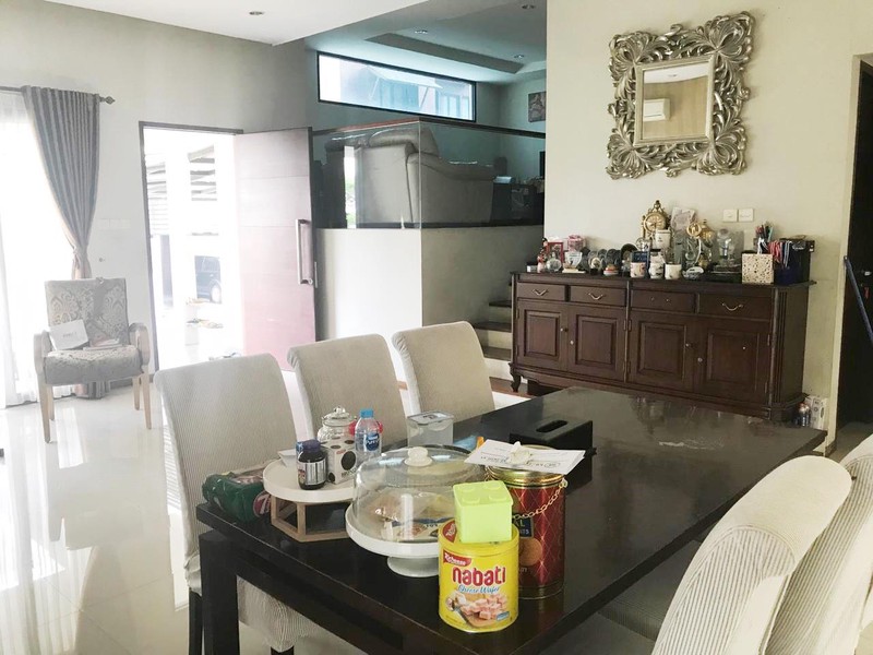 Rumah Sudut Semi Furnished 2 Setengah Lantai di Jl Veteran Raya, Bintaro, Pesanggrahan, Jaksel