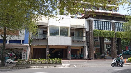 Ruko Premium 3 Lantai + Rooftop di Tengah Kota Jogja, Cocok Untuk Bisnis, Dekat Stasiun Tugu & Malioboro