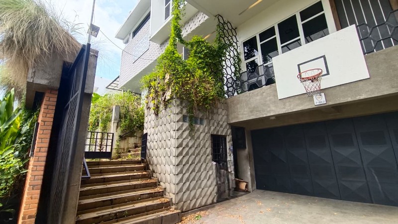 Rumah Nuansa Tropis di Vila Cinere Mas, Nyaman dan Aman